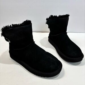 Koolaburra by UGG Remley Mini Suede Sheepskin Black Winter Snow Ankle Boots Sz 7